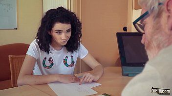 play will ein kostenloses xnxx Video mit Oma sehen, das von Opa gefickt wird