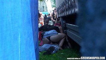 play Xnxx z mężczyzną ssącym jego kutasa, gdy naprawia ciężarówkę