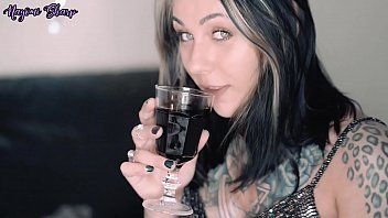 play Chicas brutales con grandes culos y un hermoso cabello tirado cuando la follan por la espalda al lado de su novio