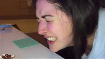 play ¿Quién es ella, una ninfómana que le grita la polla cuando la follan?