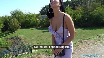 play Femeie sexy agataticul pe public si ii se da 200 de euro sa faca sex