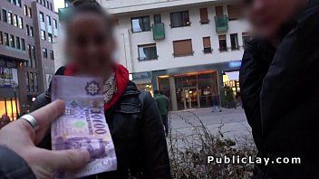 play Xnxx-films met geheimen die aan het publiek worden opgehangen, ontvangen geld om seks te hebben