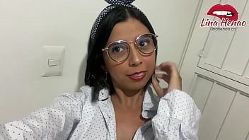 play Il laisse son sperme fixé sur sa chatte chaude et sans poil