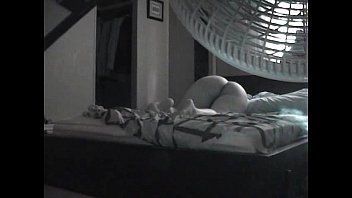 play Femmes faciles qui sont payées par un homme pour venir chez lui et entretenir