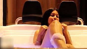play Esta espanhola com seios grandes está fazendo xxx oral muito espetacular e quer ser fodida