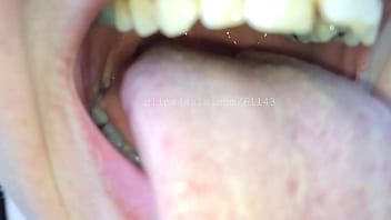 play She lets her lover get her pussy tongued