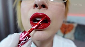 play Fata cu ruj rosu face xxx oral insistent