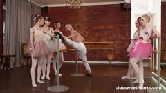 play Orgia volgare di ballerine diciottenni al ClubSweethearts: succhia cazzi, lecca fica e altro ancora!