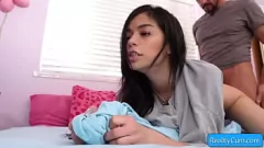 play Teen brunetă Savannah Sixx, păsărică intensă care bate în camera de colegiu