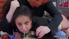 play Invazia anală a adolescenței nebunești: o experiență bizară de azil