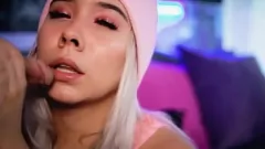 play Latina Cutie geht wild mit Schwanzlutschen und großem Arsch zur Schau