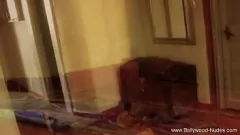 play سمراء بوليوود راقصة إغاظة عشيقها مع التعري المثيرة في شهوانية النمط الهندي