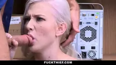 play سارق متجر في سن المراهقة المشاغب يحصل على عقوبة قاسية مع جماع الدبر الكبير في لقطات كاميرا الأمن